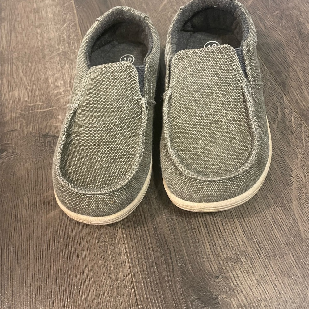 Boys toddler size 10 cat and jack shoe